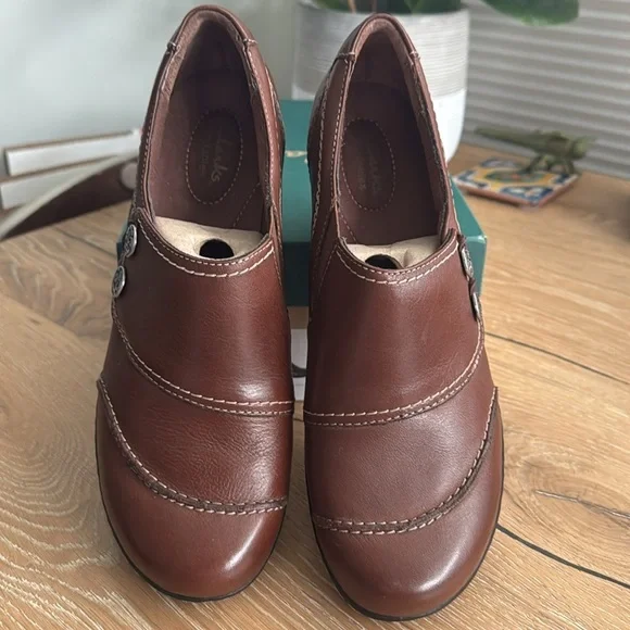 Clarks Dark Brown Leather Clogs with Button Detail - Picture 3 of 11